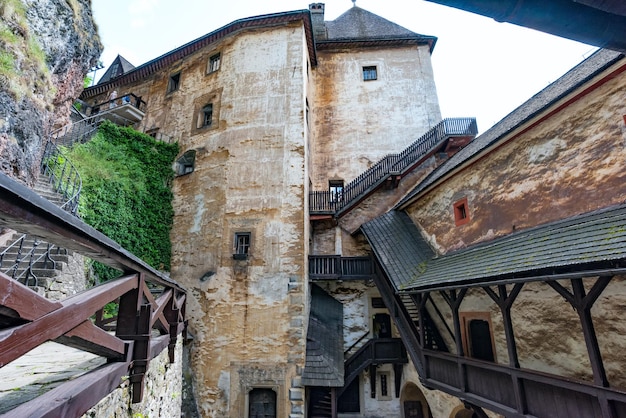 Slovaquie, Europe. Cour du château d'Orava,