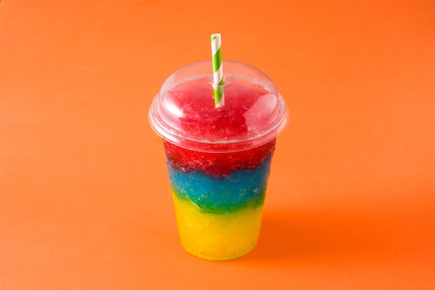 Slushie colorée de différentes saveurs