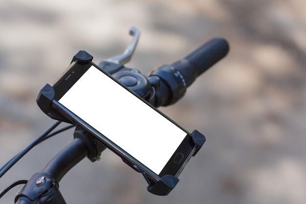 Smartphone au guidon d'un vélo