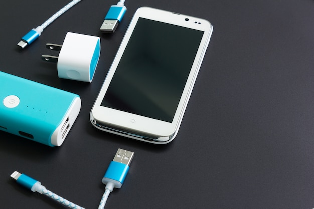 Smartphone avec câbles USB