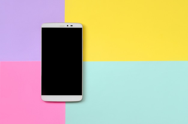 Photo smartphone moderne avec un écran noir sur la texture