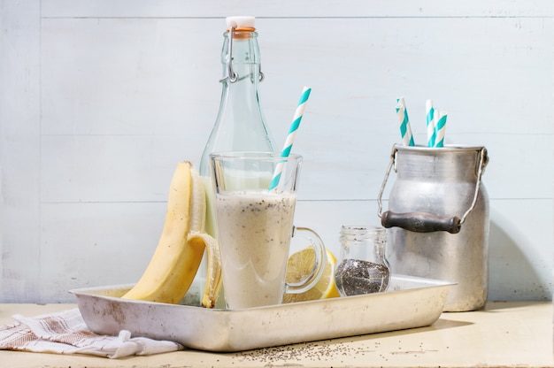 Smoothie au lait et aux bananes