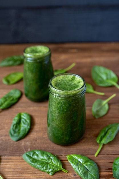 Smoothie aux feuilles d'épinards