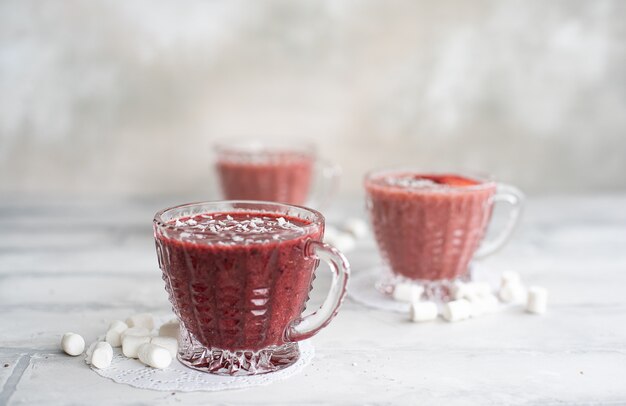 Smoothie aux fraises et aux mûres