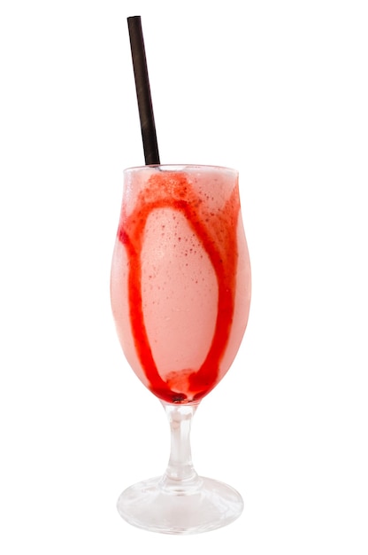 Smoothie aux fruits fraise tropicale isolé ou milkshake dans un verre sur fond blanc