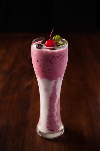 Smoothie aux fruits rouges