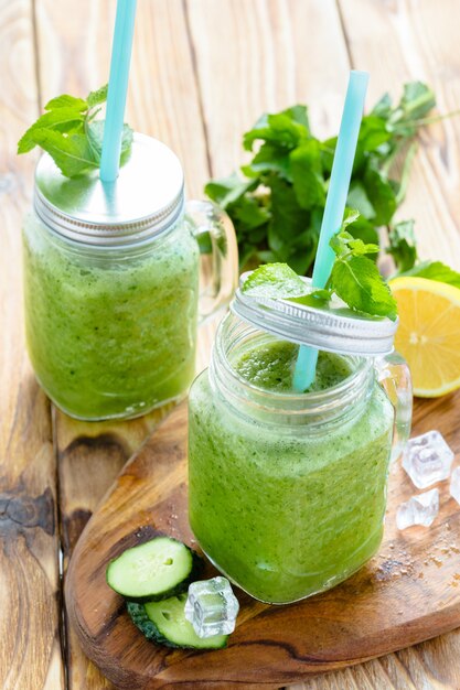 Smoothie aux légumes verts