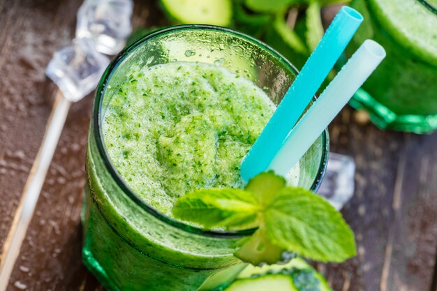 Smoothie aux légumes verts