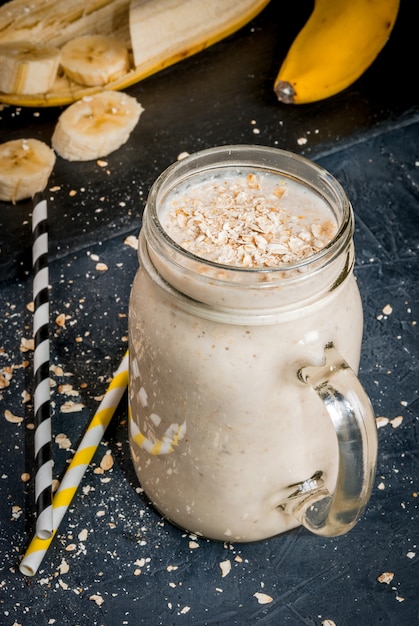 Photo smoothie banane et flocons d'avoine