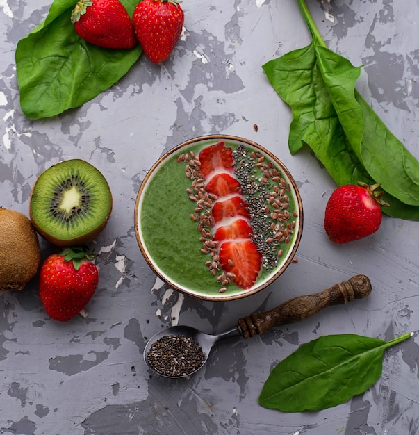 Smoothie bol aux épinards.