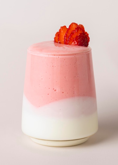 Smoothie étagé aux fraises et au yogourt