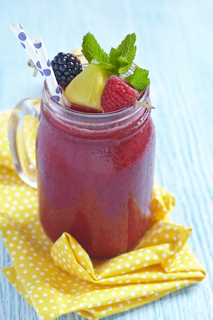 Smoothie d'été aux fruits rouges