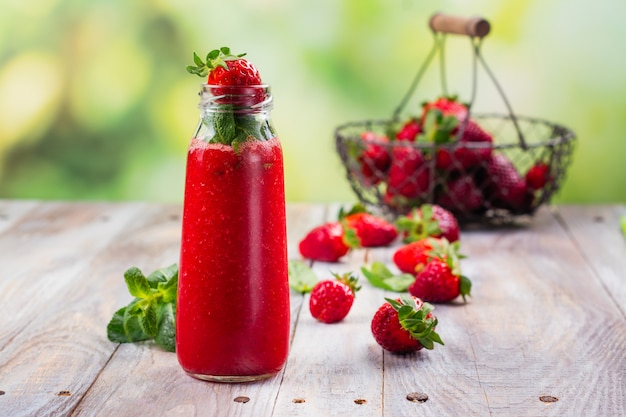 Smoothie Frais Aux Fraises D'été