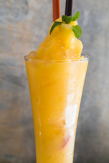 Smoothie à la mangue et à la gelée