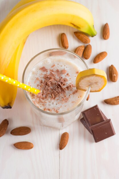 Smoothie Ou Milkshake à La Banane Fraîche