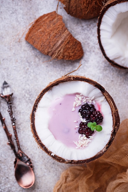 Smoothie de mûres à la noix de coco