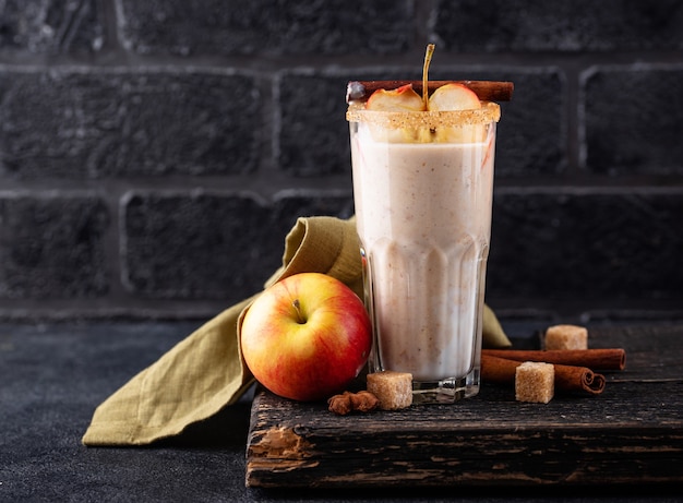 Smoothie à la tarte aux pommes et aux épices d'automne