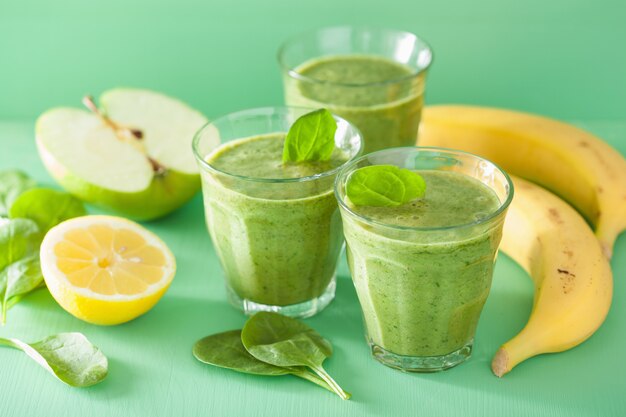 Smoothie vert aux épinards et pomme