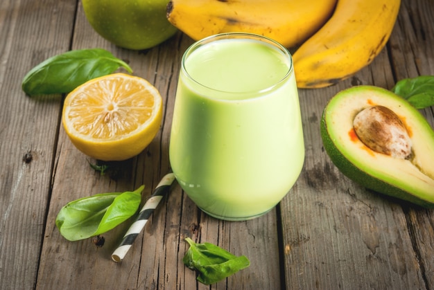 Smoothie vert à l'avocat