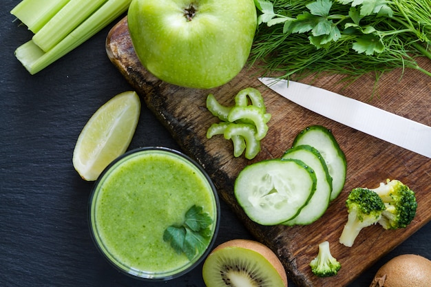 Smoothie vert et ingrédients