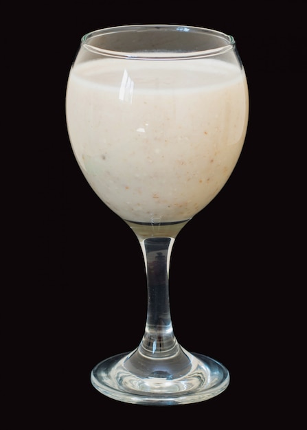 Smoothies au lait, banane et flocons d&#39;avoine