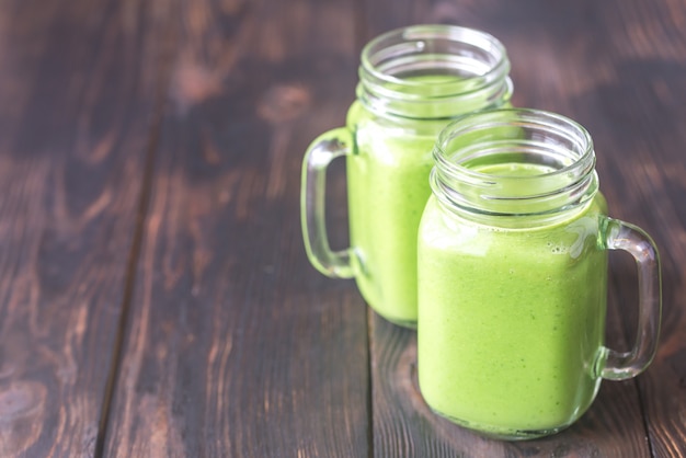 Photo smoothies avocat et épinards