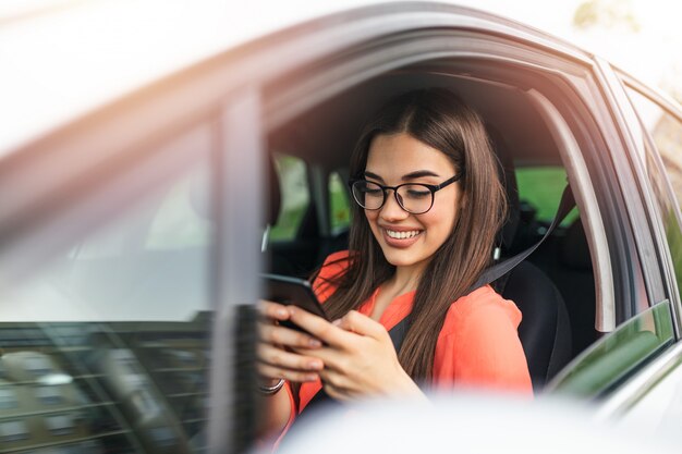 SMS et conduite, au volant.