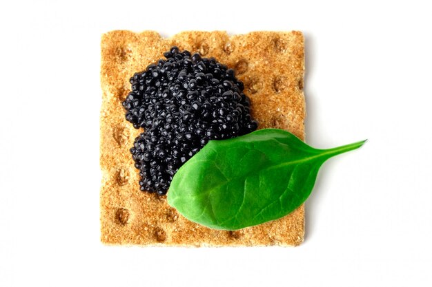 Snack au caviar noir