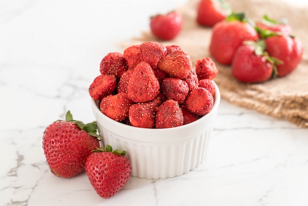 snack aux fraises séchées