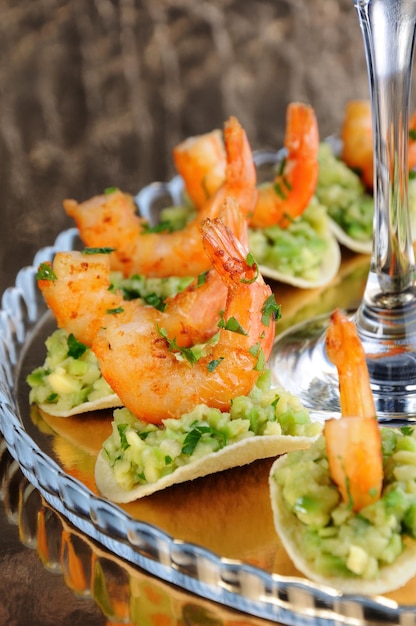 Snack d'avocat aux crevettes