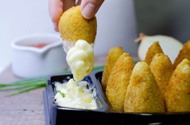 Snack brésilien. Le coxinha est un salgadinho brésilien, d&#39;origine paulista, également répandu dans