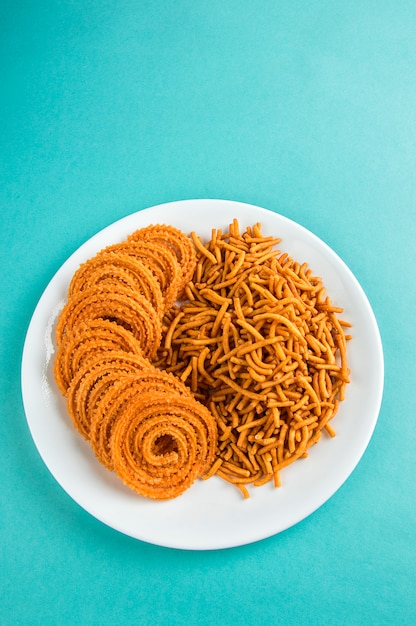 Snack indien: Besan (farine de gramme) Sev et chakli, chakali ou Murukku.