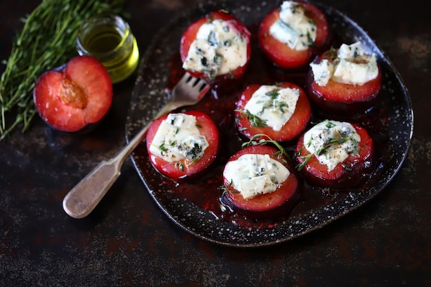 Snack Keto Prunes au four avec fromage feta