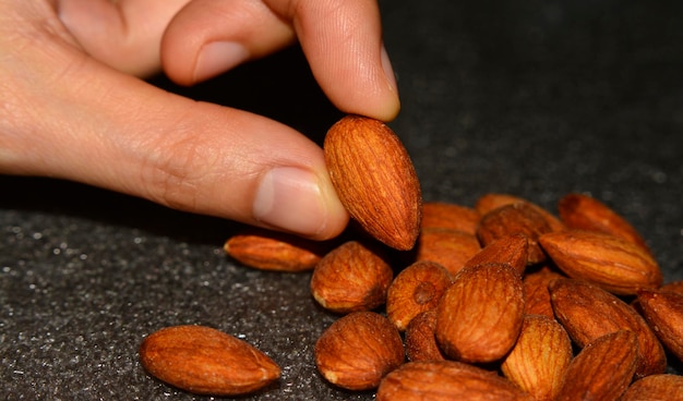 Snack-noix aux amandes et aux amandes