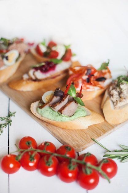 Photo snack sur planche de bois