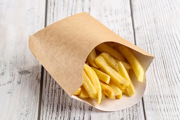 Snack de pommes de terre frites croustillantes et salées