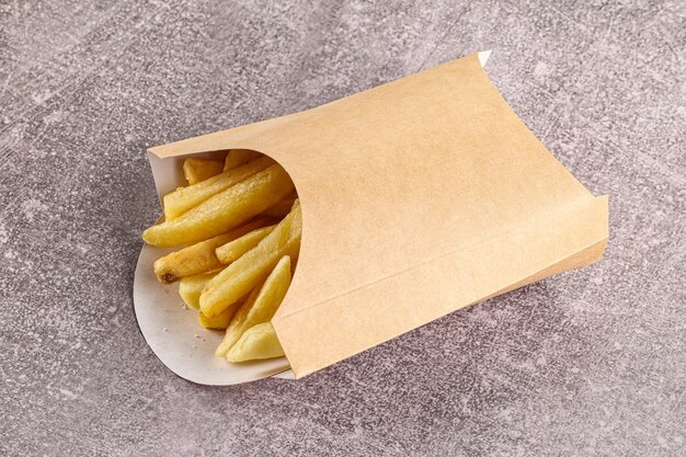 Snack de pommes de terre frites croustillantes et salées