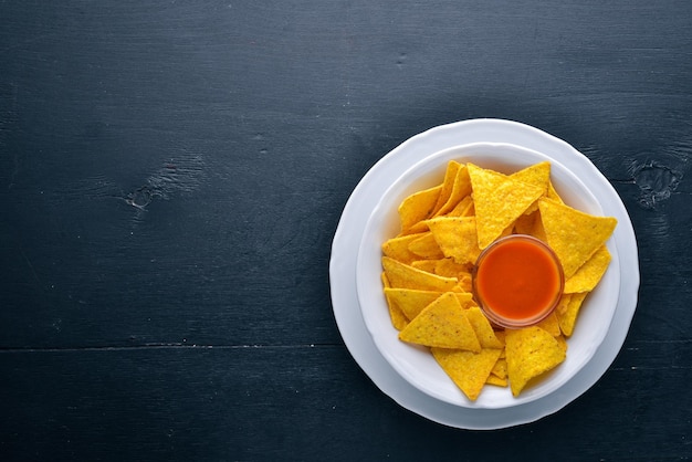 Snack pour la bière Chips Sur un fond en bois Vue de dessus Espace libre pour votre texte