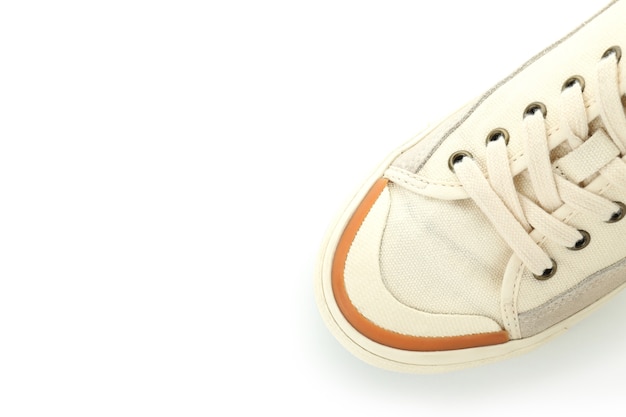 Une sneaker beige isolé sur fond blanc