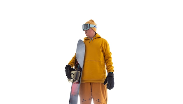 Snowboarder en action isolé sur blanc