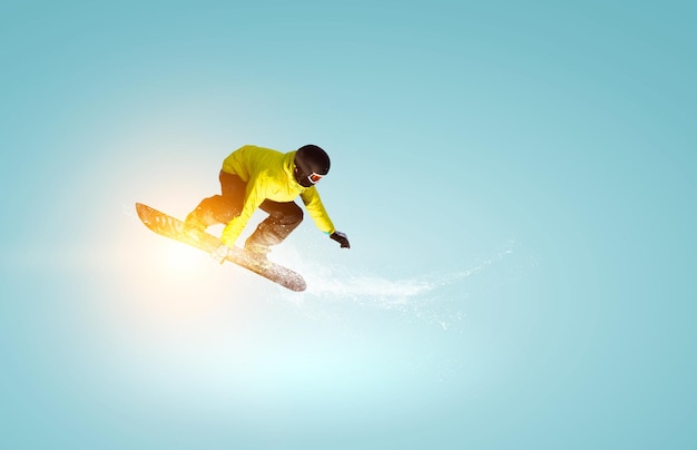 Snowboarder et paysage des Alpes. Technique mixte