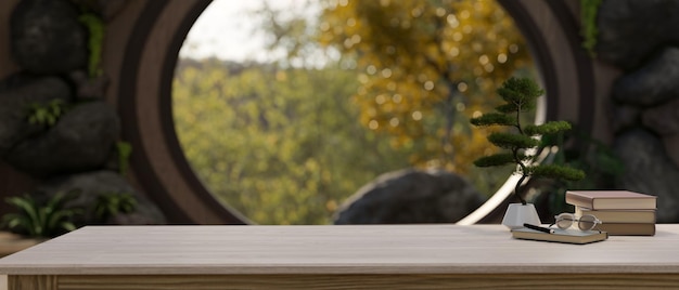 Un socle produit sur une table en bois contre une fenêtre ronde Une pièce avec espace de travail de style Zen