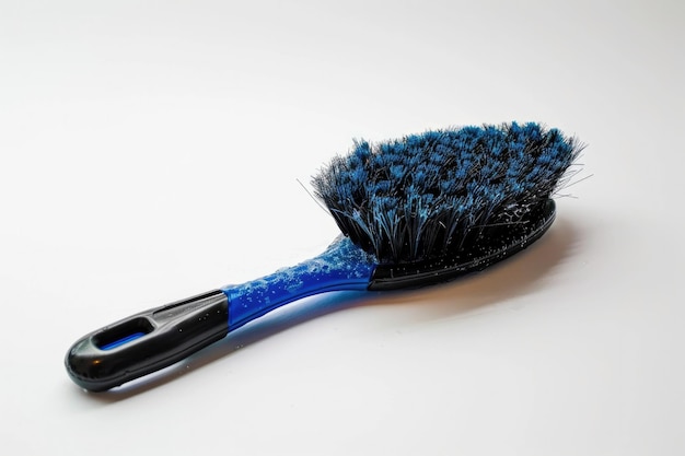 une soie bleue d'une brosse à dents bleue avec des soies bleues