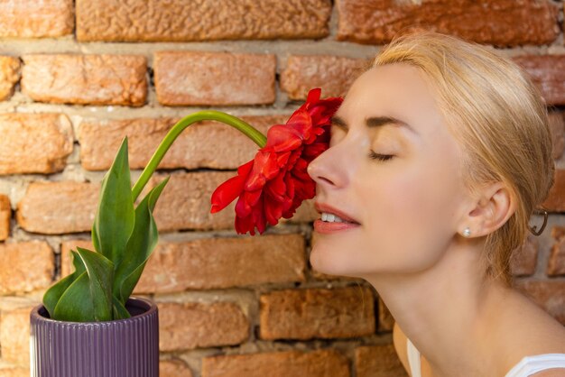 Soin hydratant et rajeunissement de la peau du visage à domicile