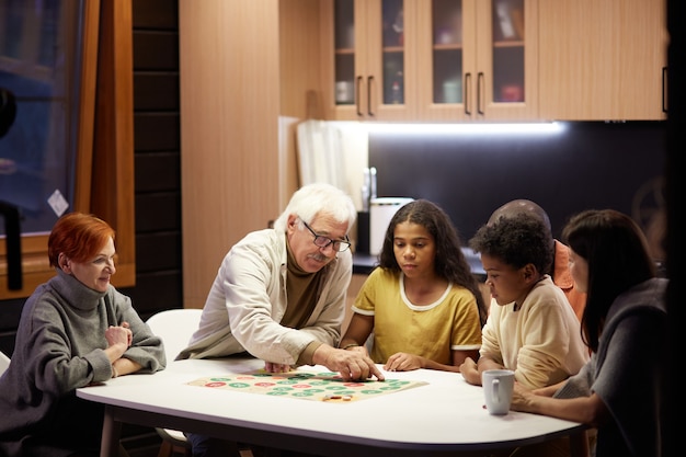 Soirée en famille à la maison