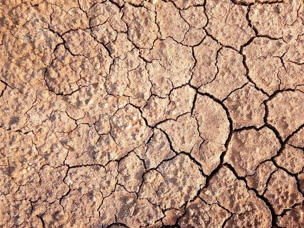 Le sol a des fissures dans la vue de dessus pour l'arrière-plan