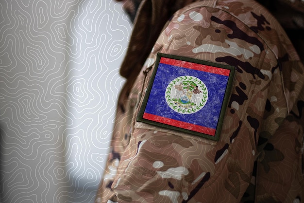 Soldat Belize Soldat avec drapeau Belize Belize drapeau sur un uniforme militaire Vêtements de camouflage