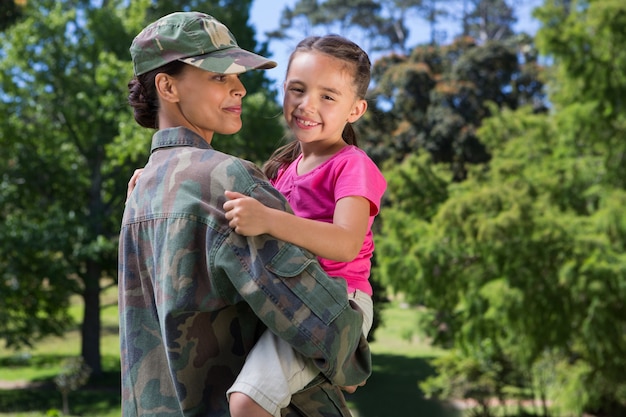 Soldat réuni avec sa fille