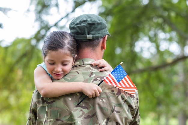 Soldat réuni avec sa fille