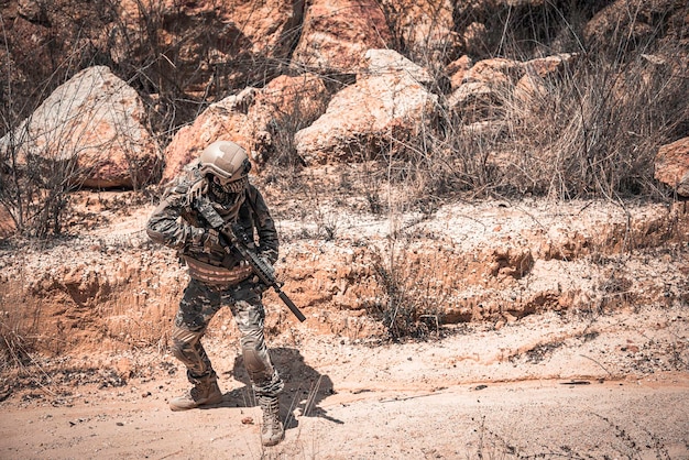 Soldats des forces spéciales en guerre dans le désertThaïlandaisSoldat de l'armée